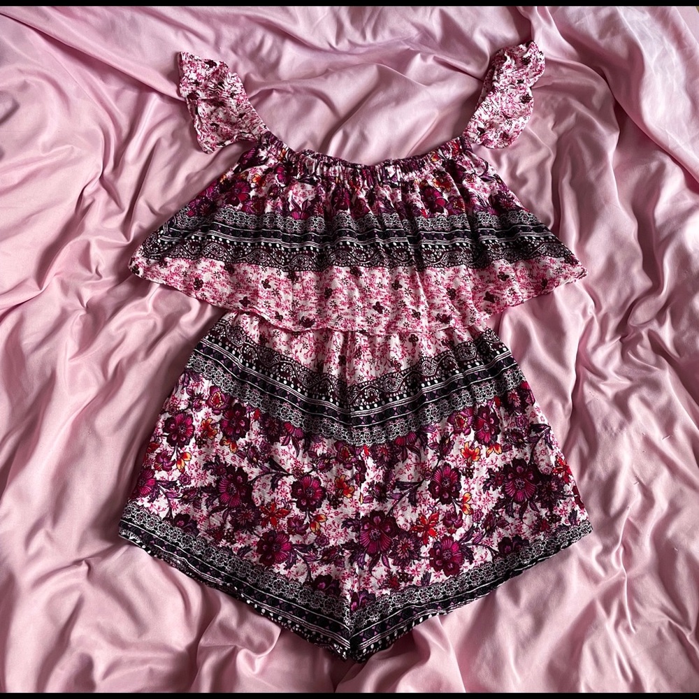 SOLD-OUT LF Stores Seek the Label Boho-Chic Pink Romper w/Ruffle Sleeves